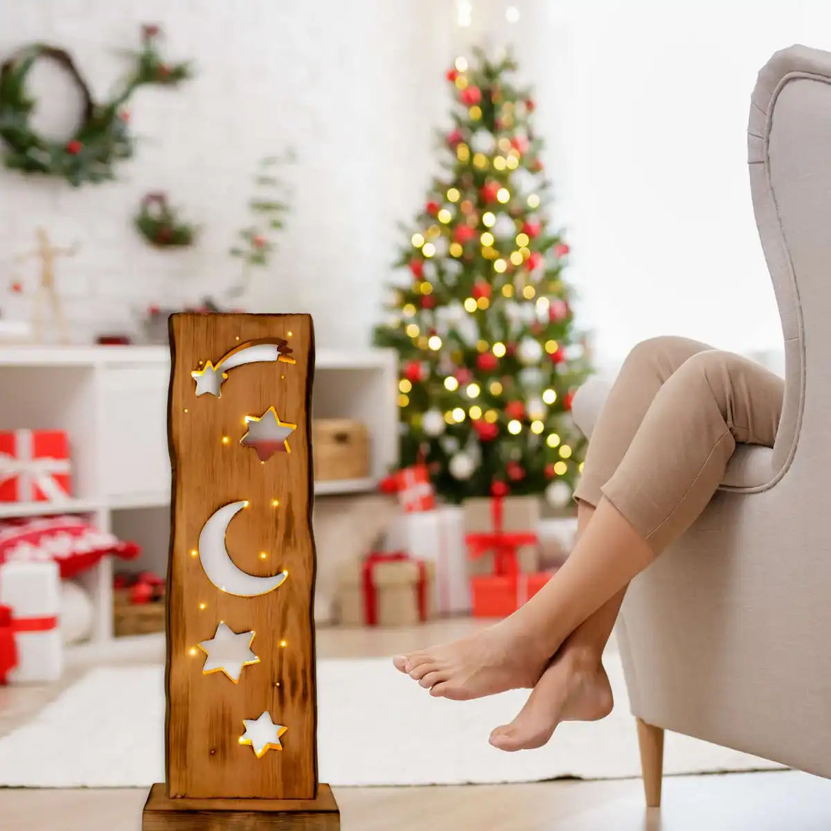 LED-Holz-Dekoleuchte Mond/Sterne 60 cm hoch Weihnacht-Deko aus Holz mit fest verbauten LEDs