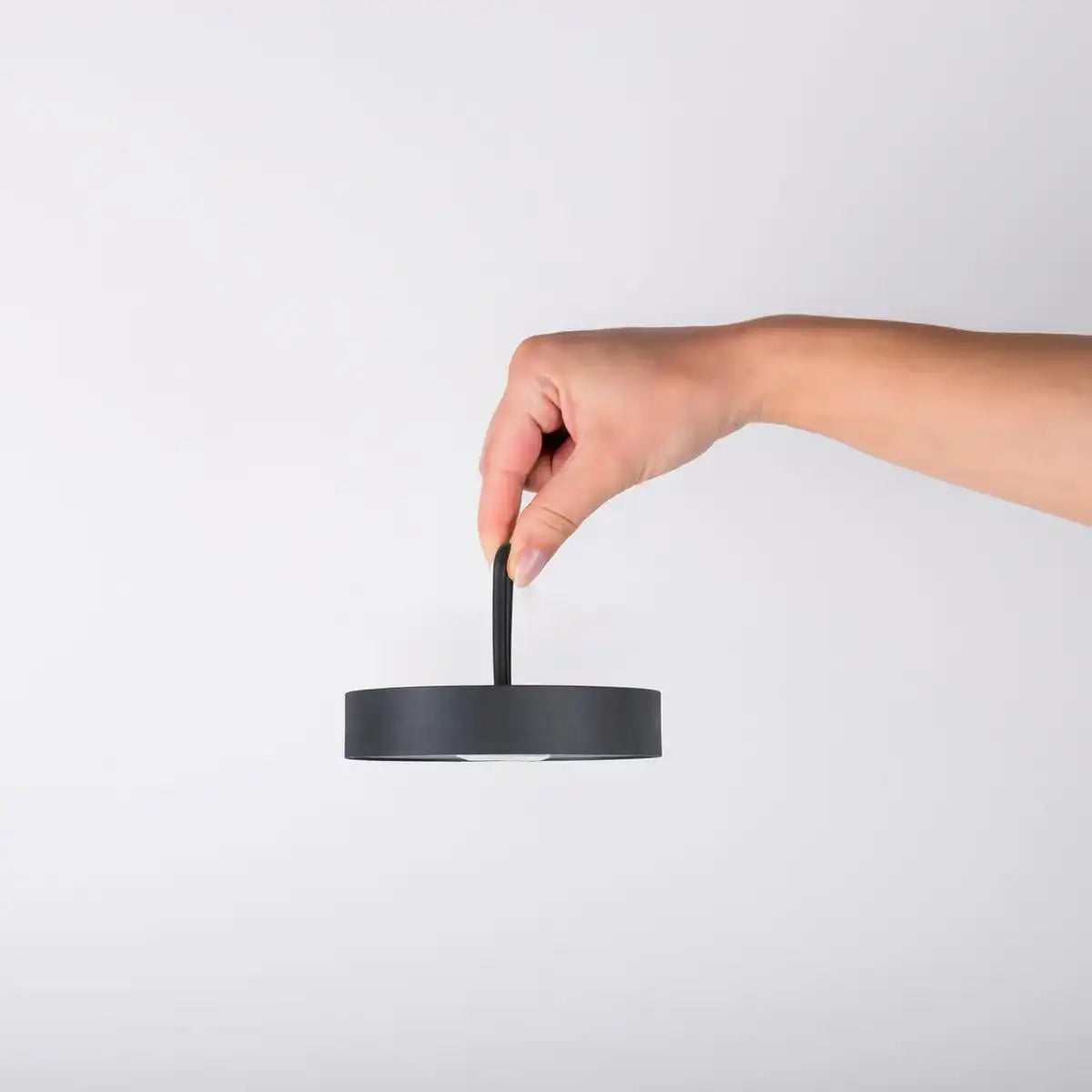 LED-Akku-Tischleuchte magnetisch "ELLA" für Außen und Innen, aus Metall und Kunststoff in Schwarz, 35 cm hoch