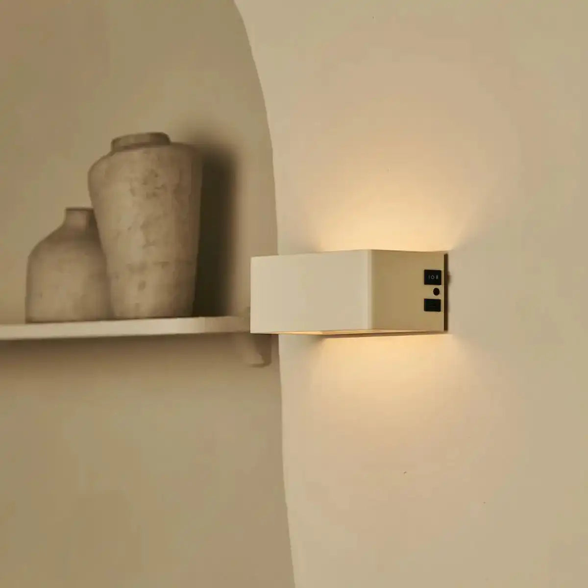 Tessa Vanilla Cordless Wandlampe einschließlich Fernbedienung, 20 Lichtmodi, dimmbares, magnetisches Aufhängungssystem und mit Bewegungssensor