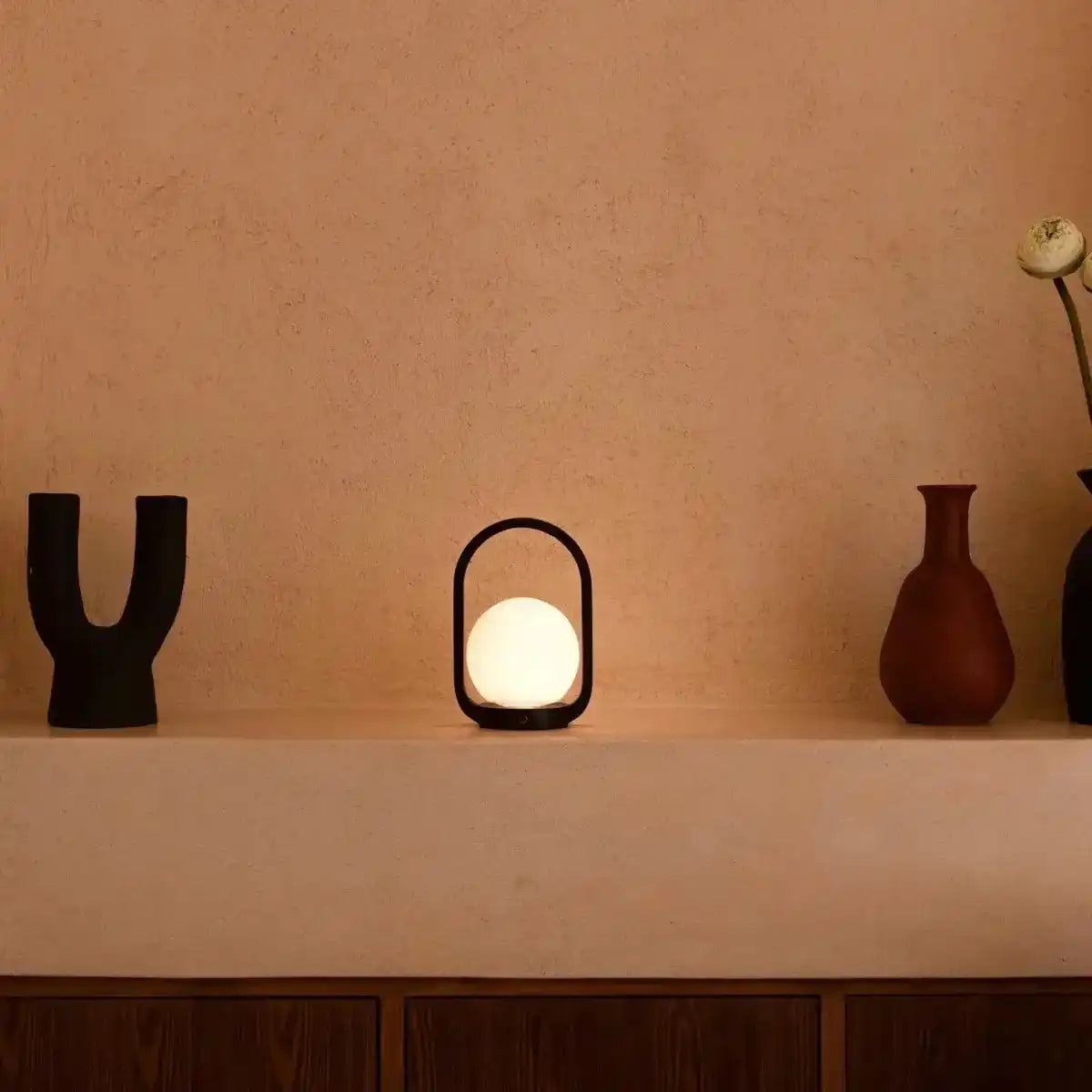 Skye dunkelbraune kabellose Holzlampe | Wiederaufladbares und dimmbares Design