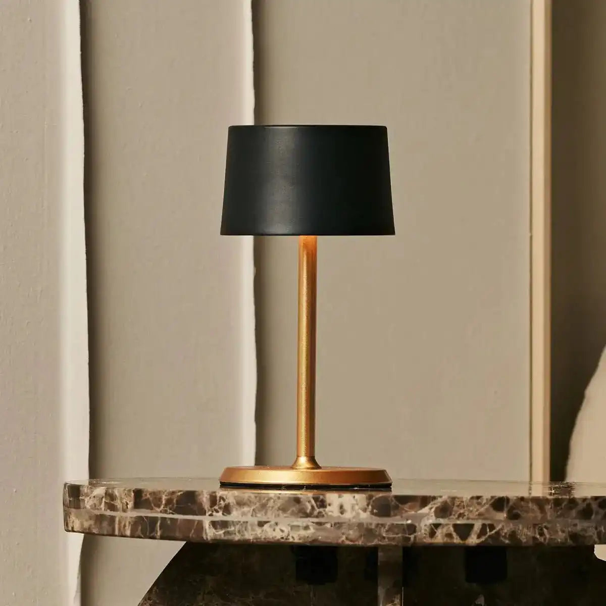 David Black & Gold wiederaufladbare Tischlampe 2 in 1 mit einstellbarer Höhe - dimmbar und kabellos mit 120 Stunden Akku