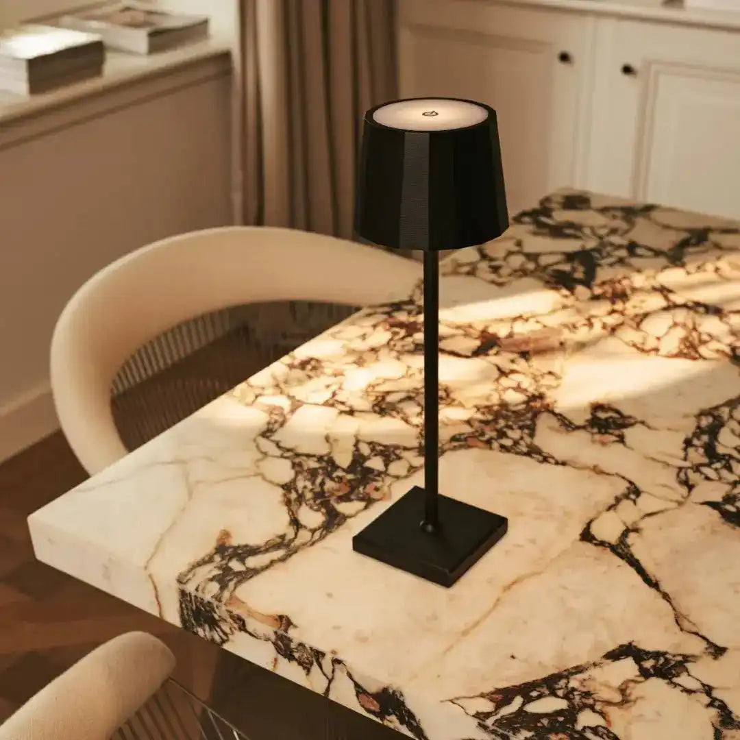 William Black wiederaufladbare Tischlampe aus Eisen – 120-Stunden-Akku, dimmbar, USB-C-Aufladung