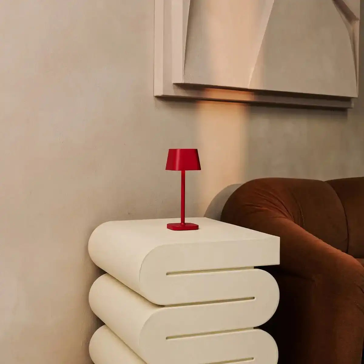Ava Berry Red wiederaufladbare Tischlampe | Stilvoller, schnurloser Lampe und dimmbar