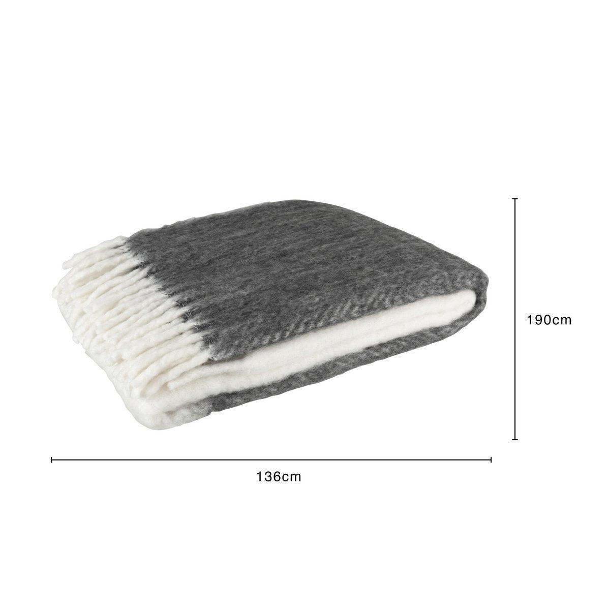 J-Line Plaid – Polyester – schwarz/weiß – 190 x 136 cm