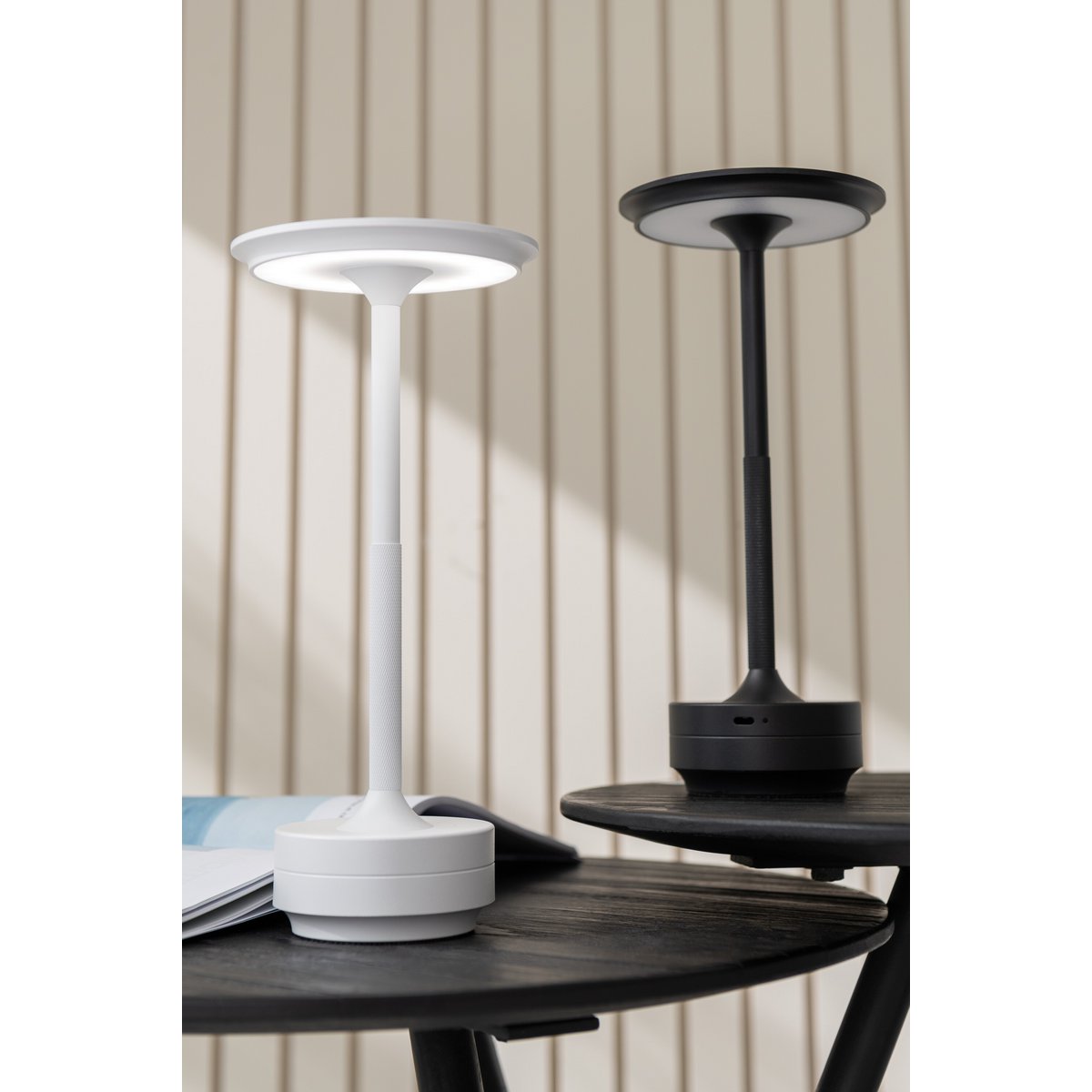 J -Linie Lampe Touch - Plastik - Schwarz - LED
