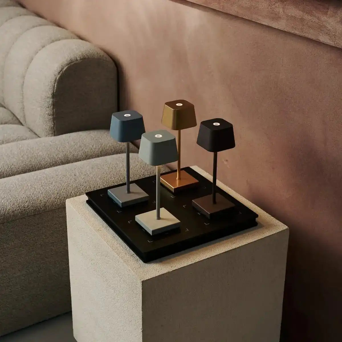 Sarphati Mini -Maus grauer kordelloser Tischlampe -drahtlos wiederaufladbar über Ladestation, dimmbare Lampe und 3 Lichtmodi