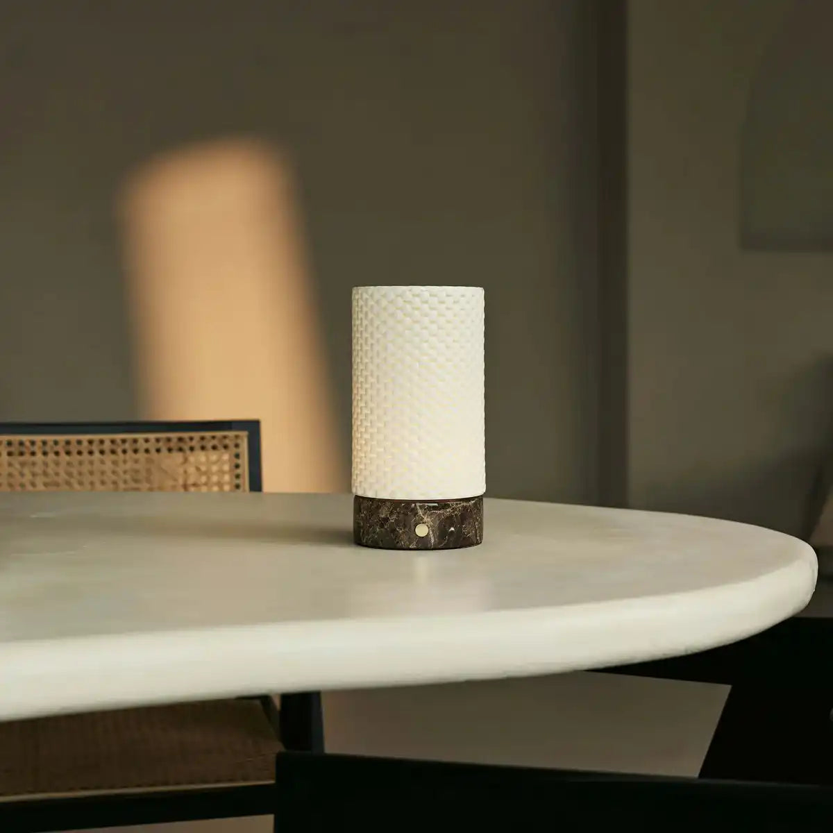 Luna Marmor wiederaufladbare Tischlampe in 3D-gedrucktem Porzellan-schnurlos, dimmbar und bis zu 100 Stunden Licht
