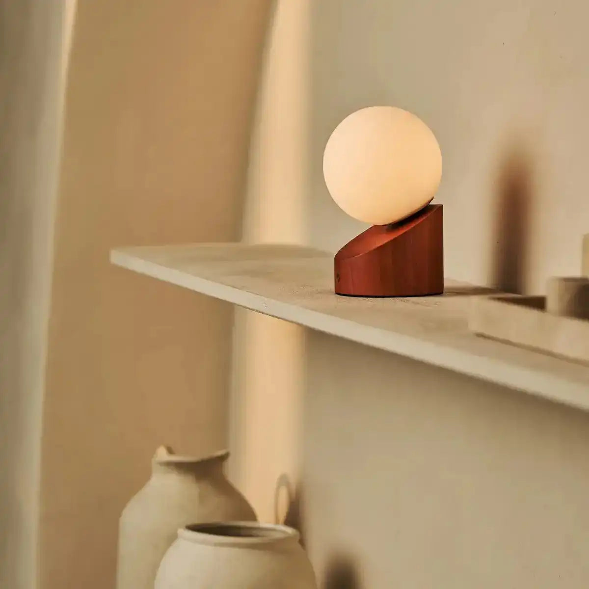 Morris Chestnut Brown Stylish wiederaufladbare Lampe-schnurlos, dimmbar, umweltfreundliches Design