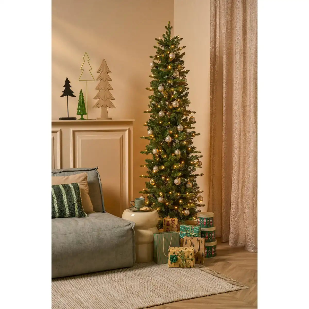 Künstlicher Weihnachtsbaum mit LED-Beleuchtung – H215 x Ø66 cm – Grün