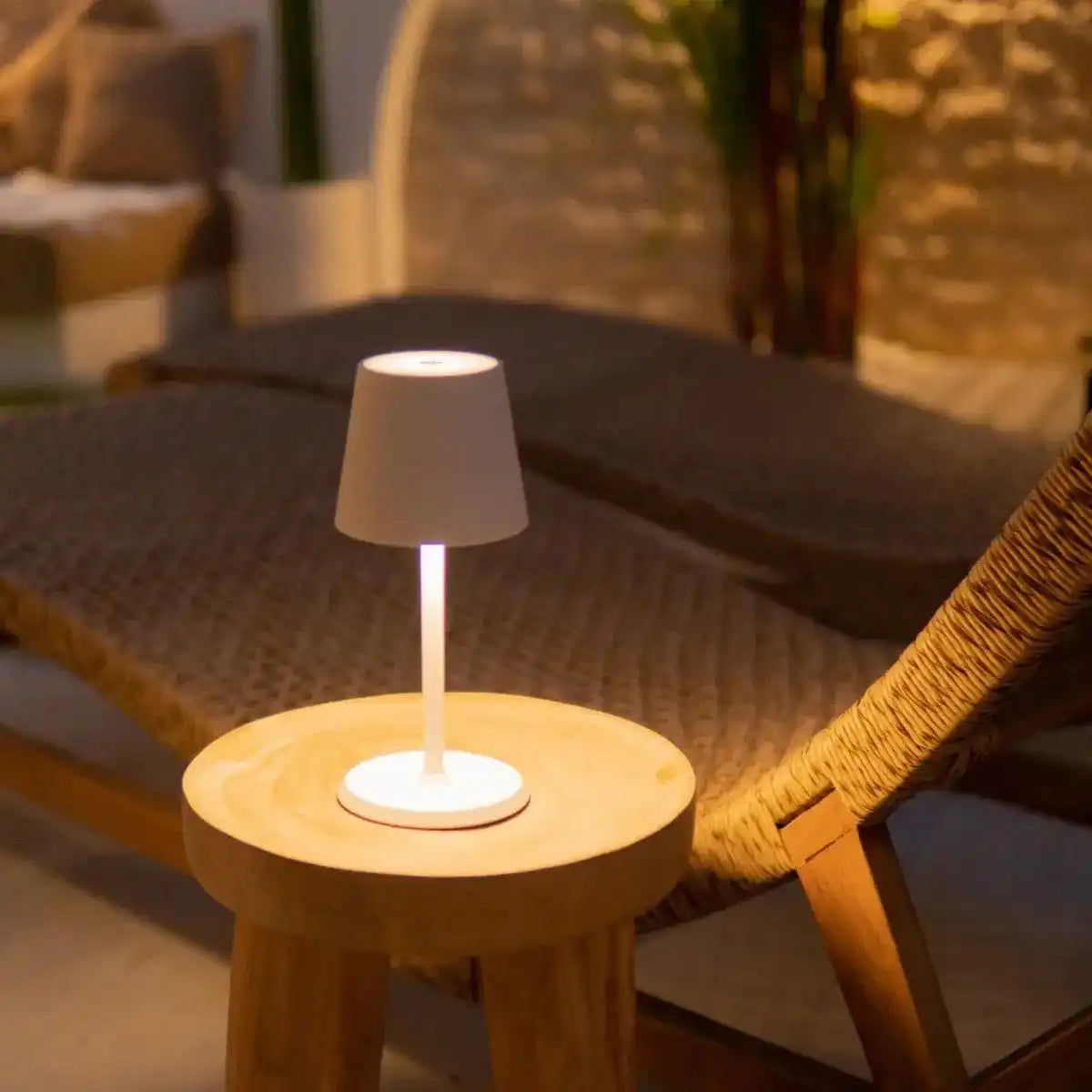 James White wiederaufladbare Tischlampe – kabellos, dimmbar und elegant