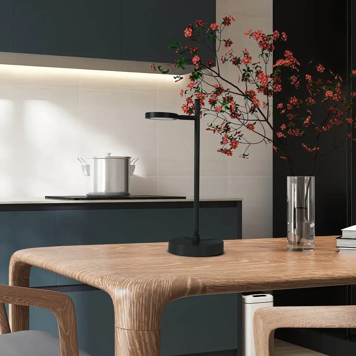 LED Akku-Tischleuchte "LUPA", 45 cm hoch, aus lackiertem Aluminium (schwarz) und weißem Kunststoff, LED integriert, dimmbar, Touch-Sensor.