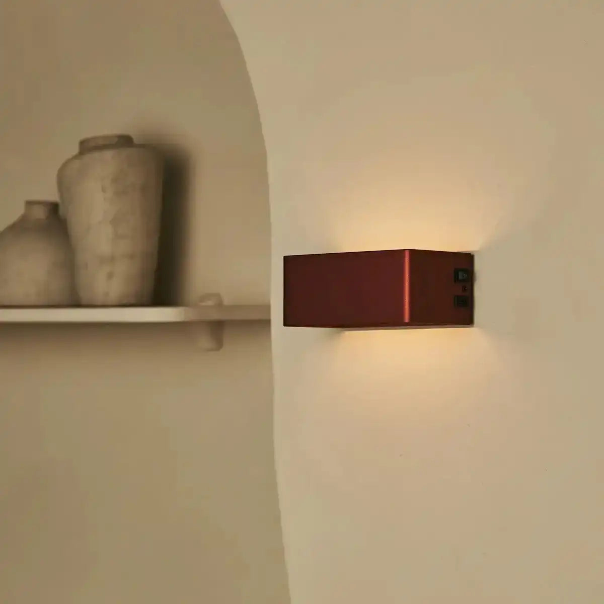 Tessa Bronze schnurlose Wandlampe einschließlich Fernbedienung, 20 Lichtmodi, dimmbares, magnetisches Suspensionssystem und mit Bewegungssensor
