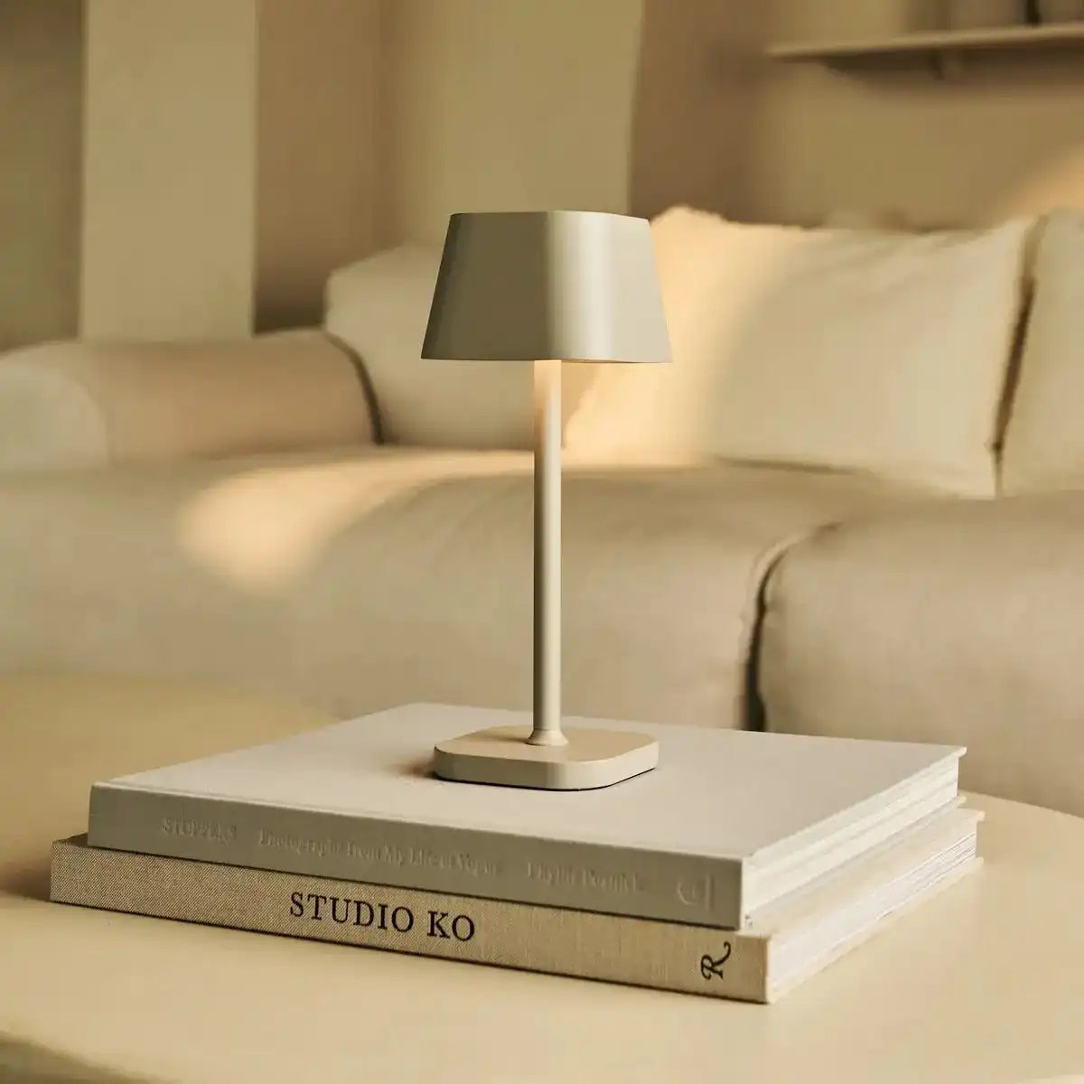 Ava Shadow Grey - wiederaufladbare Tischlampe | Stilvoll, schnurlos und dimmbar