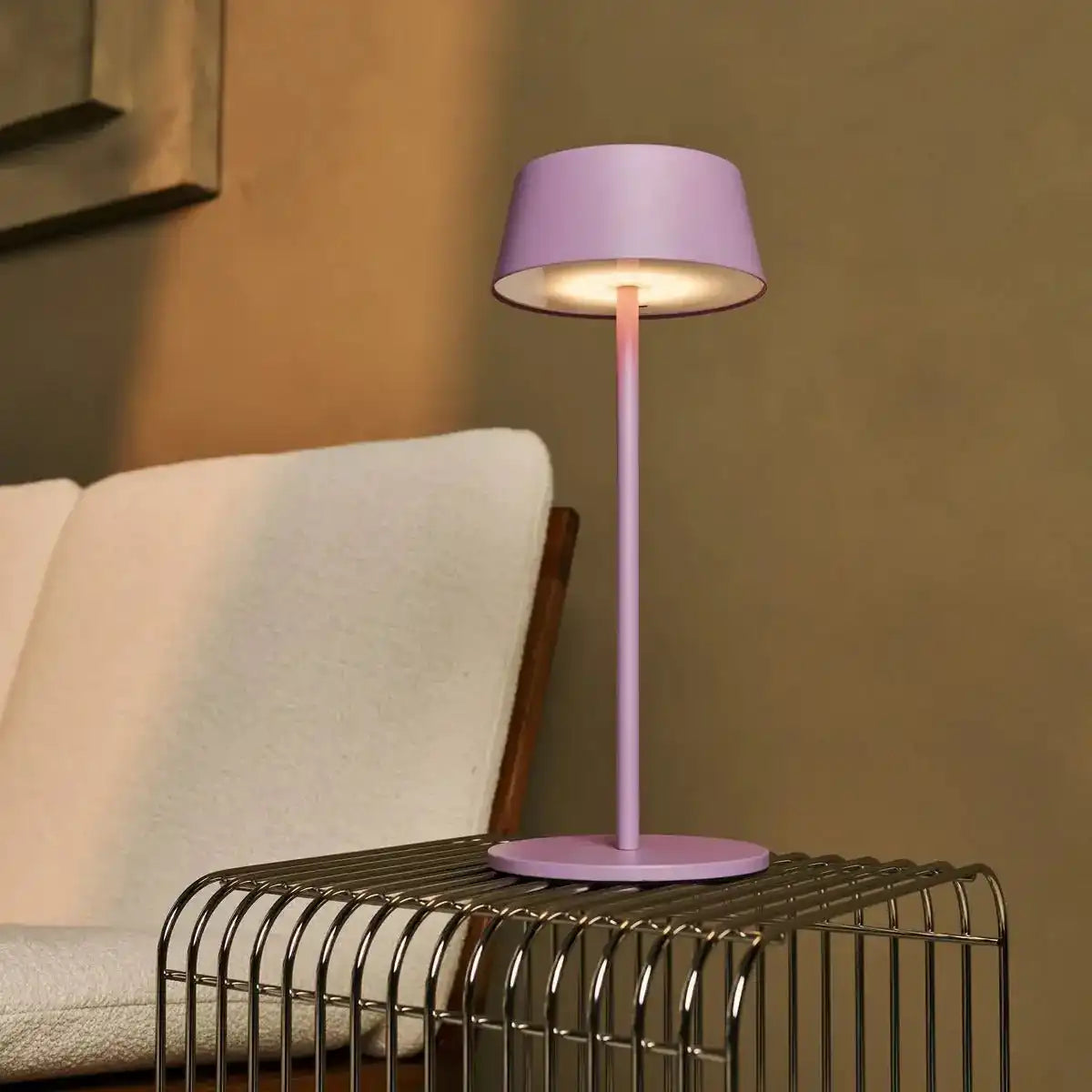 Hugo Violet Lila wiederaufladbarer Tischlampe - stilvoller, dimmbarer Lampe und schnurlos