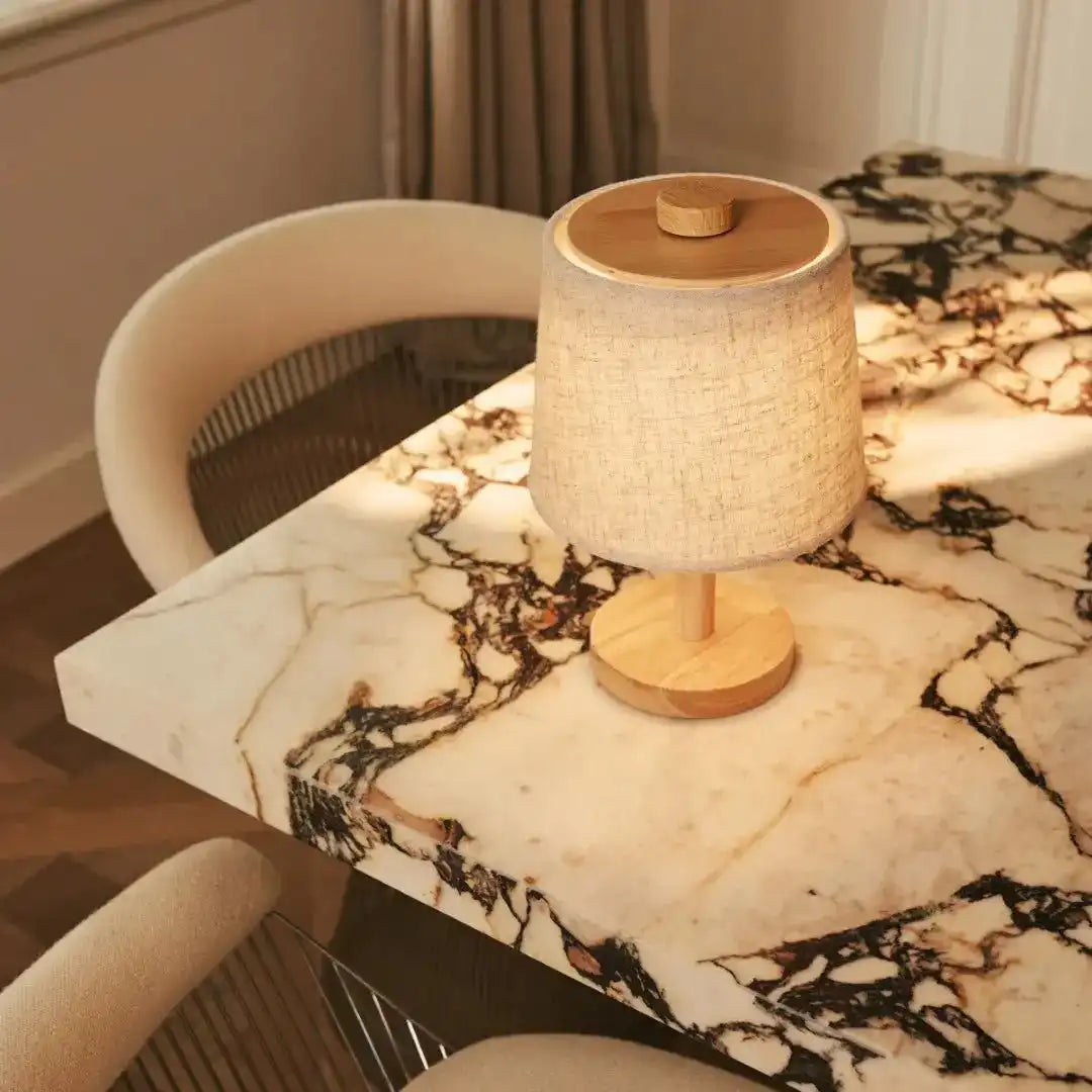 Rover Hellbraune wiederaufladbare Holzlampe | Kabellos, dimmbar mit Stoffschirm
