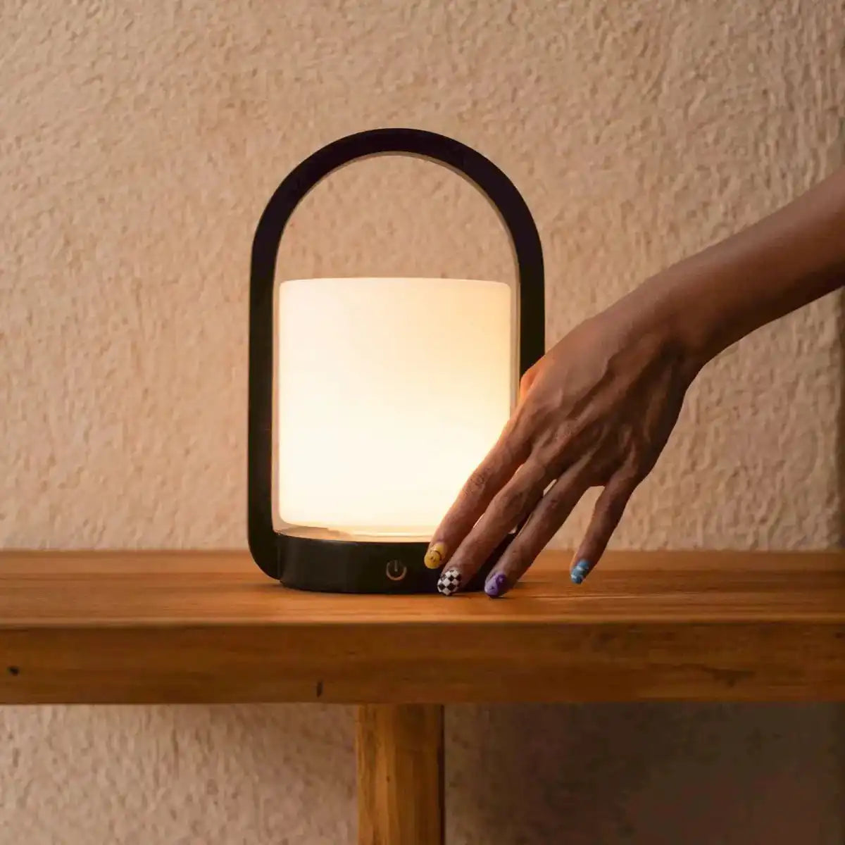 George dunkelbraune Holzlampe – wiederaufladbar, dimmbar und tragbar