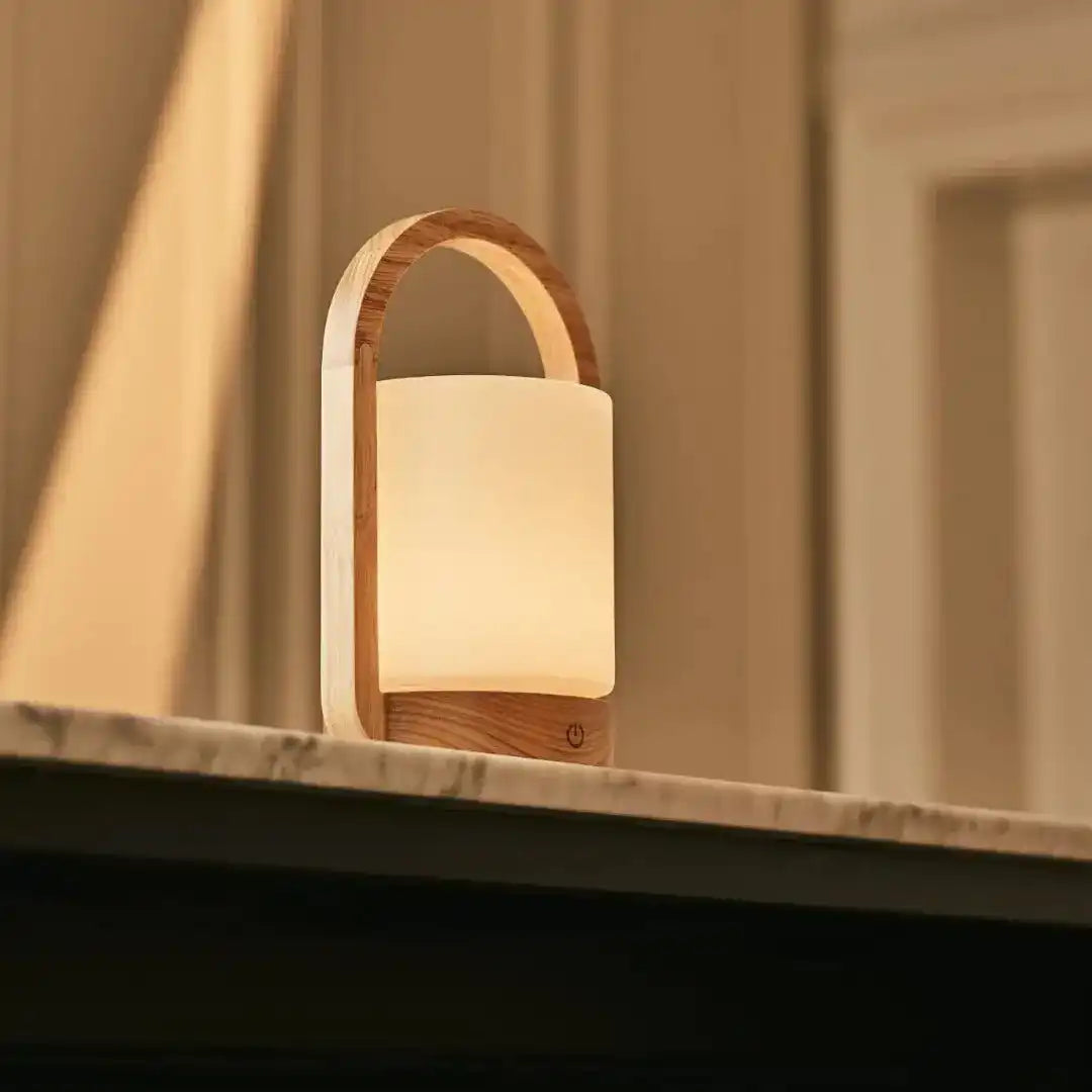 George Hellbraune wiederaufladbare Holzlampe – Glas, Griff und bis zu 100 Stunden Akku