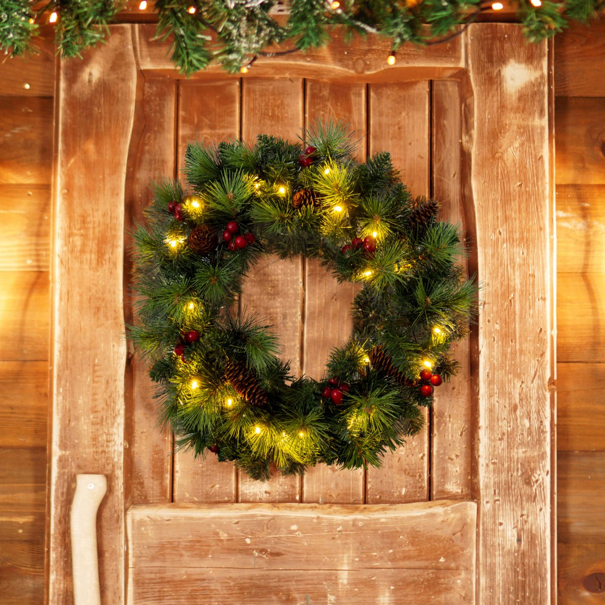 LED-Weihnachtskranz "NOEL" Außen-Deko aus Metall und Kunststoff in Grün und Gold, mit fest verbauten LEDs