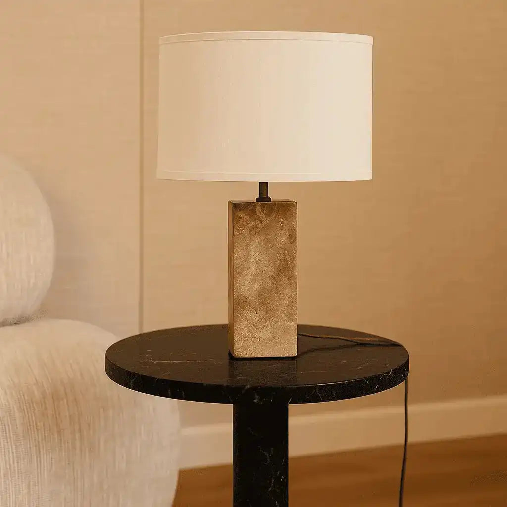 Rosie Travertinlampe – Eleganter Naturstein mit Baumwollschirm