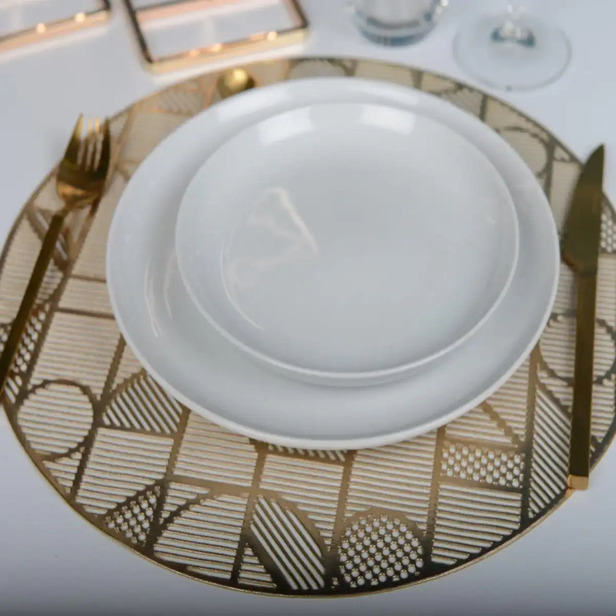 GEOMETRISCHES GOLD UNTER PLATTE - HomeDesign Knaus