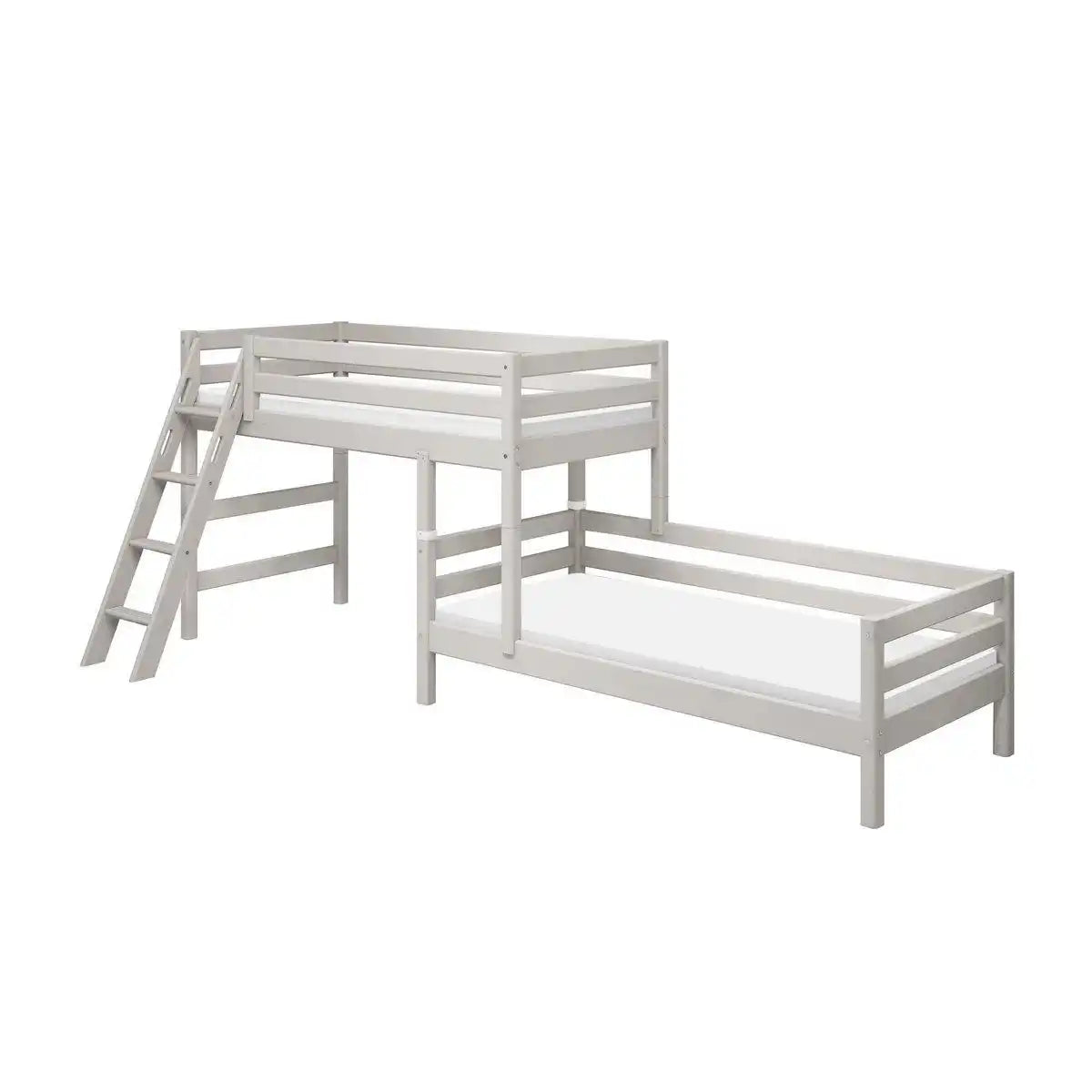 Halbhohes Bett m. schräge Leiter - HomeDesign Knaus