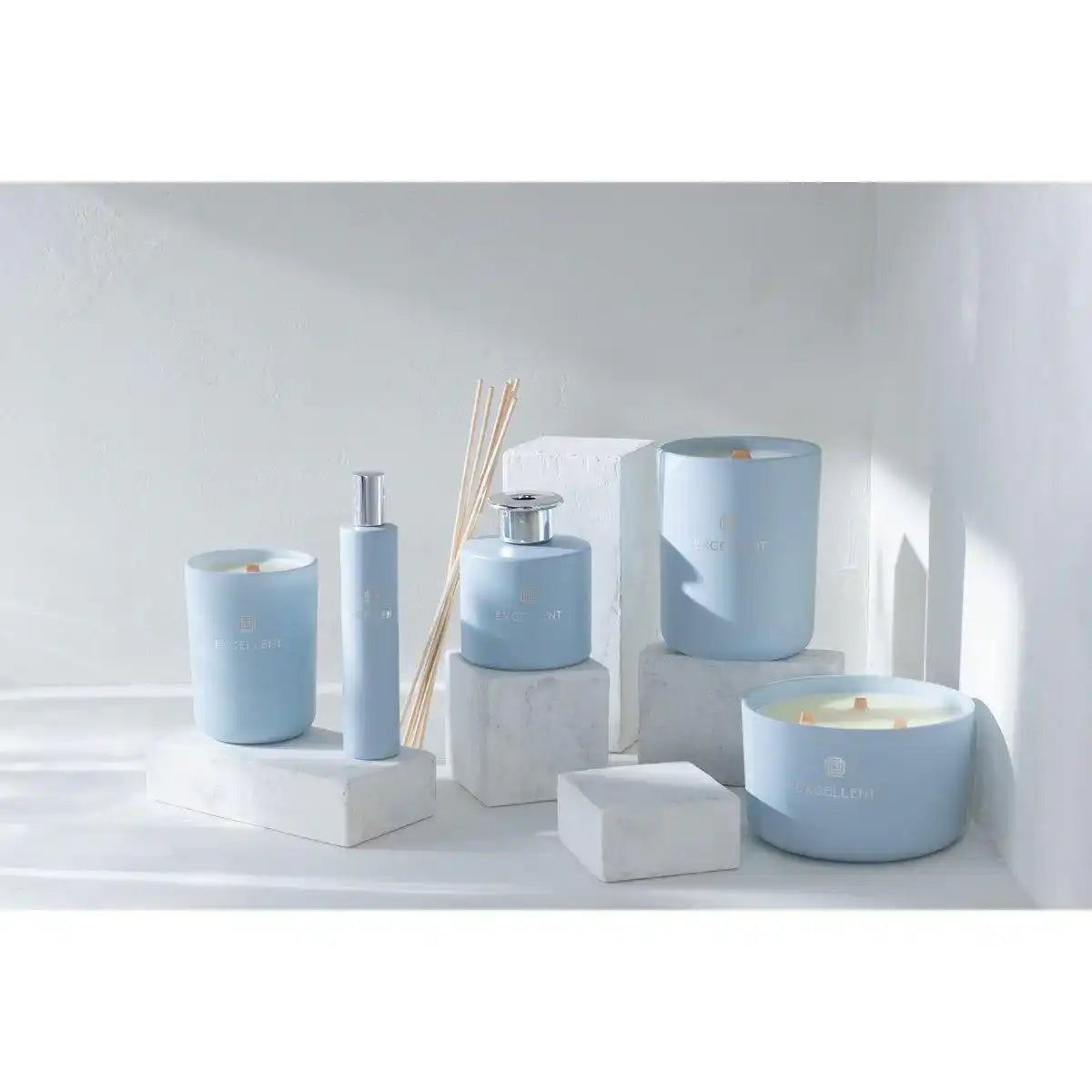J-Line Duftkerze Excellent – Glas – Hellblau – klein – 50U - HomeDesign Knaus