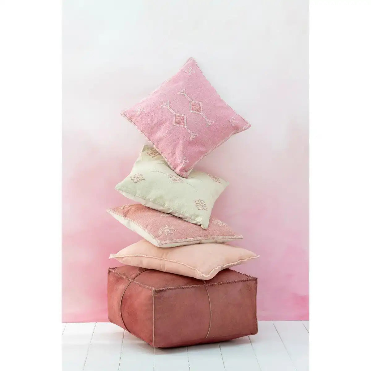 J-Line Kissen Diamonds + Arrows – Baumwolle – Rosa - HomeDesign Knaus