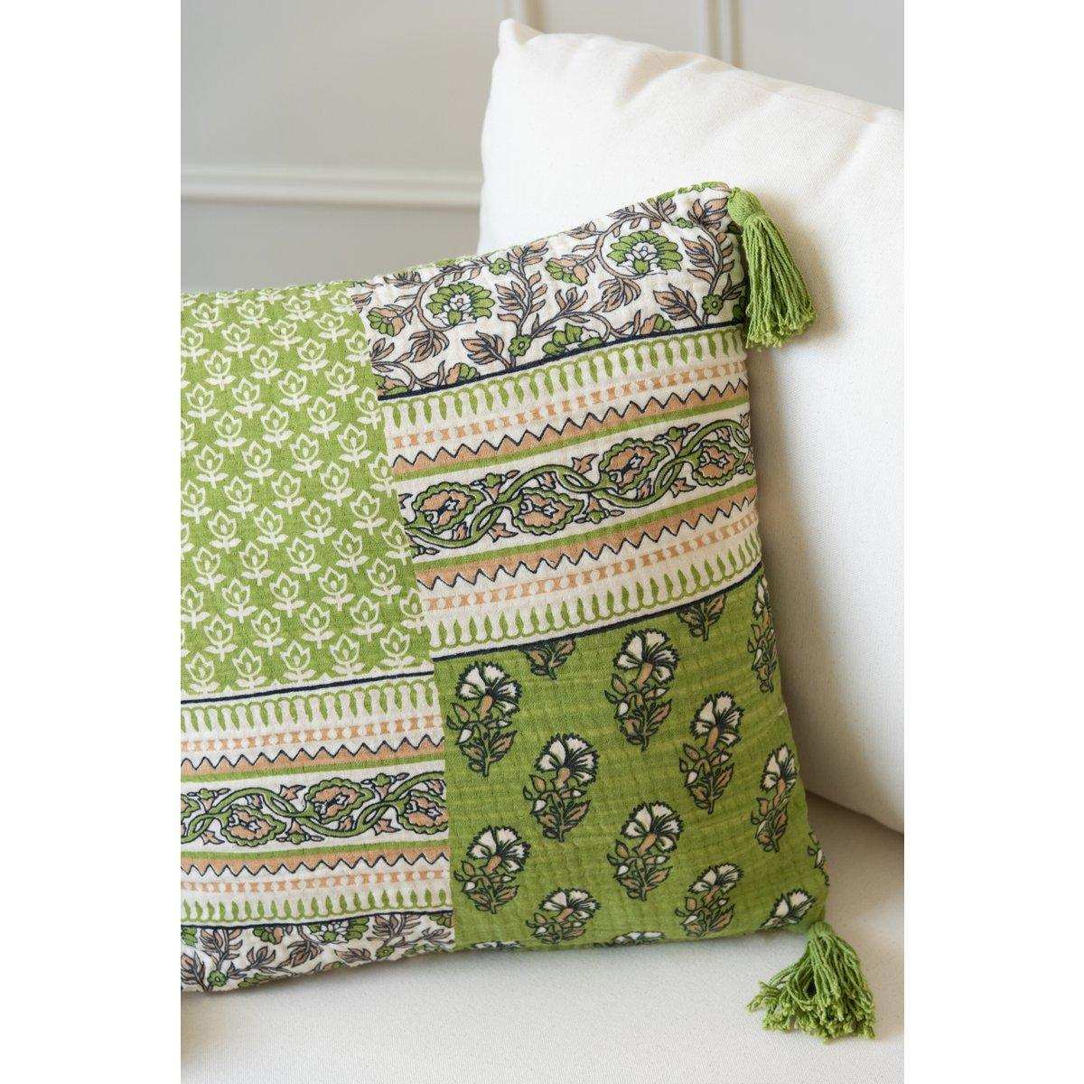 J-Line Kissen Flowers + Quasten – Baumwolle – Grün - HomeDesign Knaus