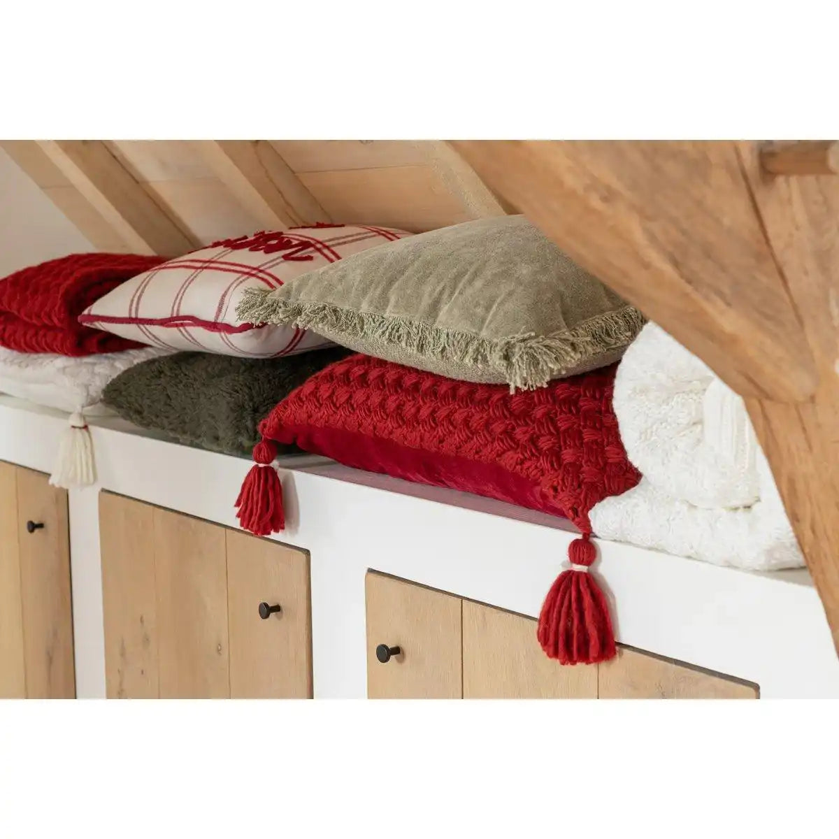 J-Line Kissenhäkelpinsel Acryl – Polyester – Rot - HomeDesign Knaus