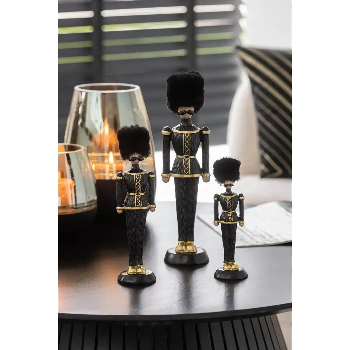J-Line Nussknacker-Pelzmütze, Kunstharz, Schwarz, mittelgroß - HomeDesign Knaus