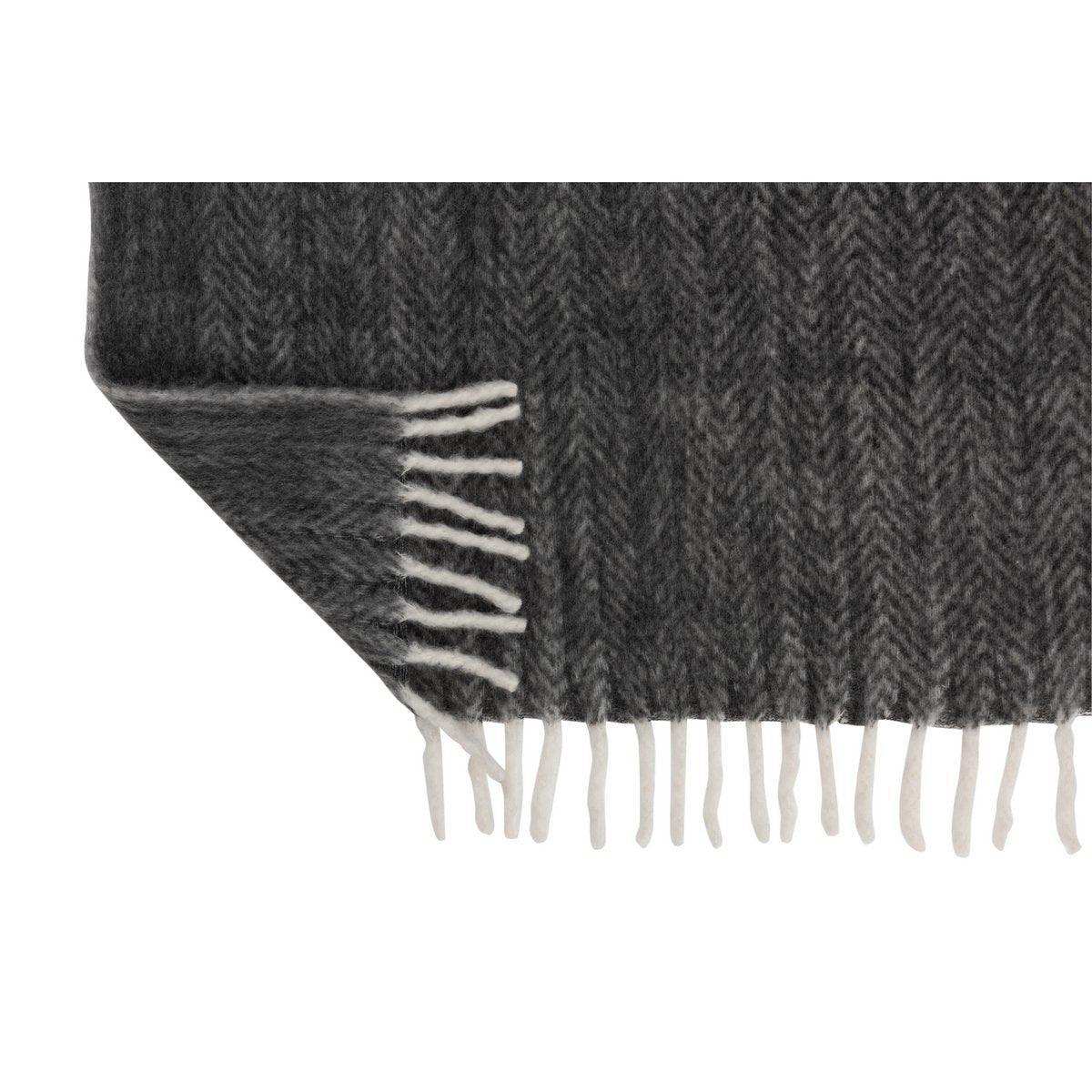 J-Line Plaid – Polyester – schwarz/weiß – 190 x 136 cm - HomeDesign Knaus