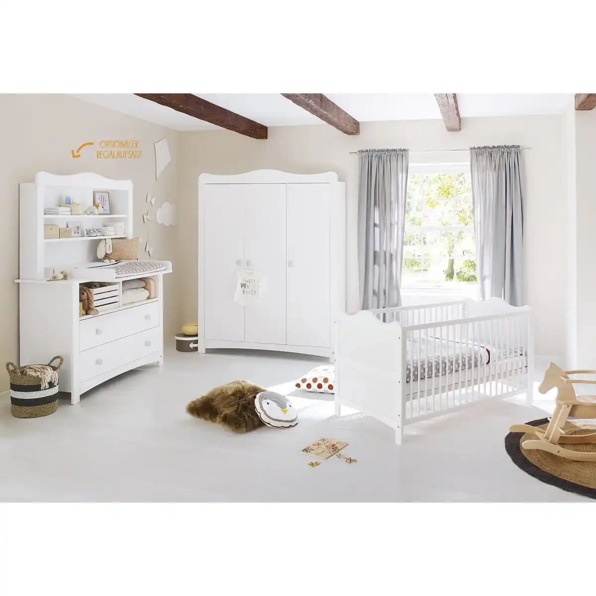 Kinderzimmer 'Florentina' extra breit groß, inkl. extra breites Regal
4-teilig: Kinderbett, extra breite Wickelkommode inkl. Extrabreites Regal, großer Kleiderschrank - HomeDesign Knaus