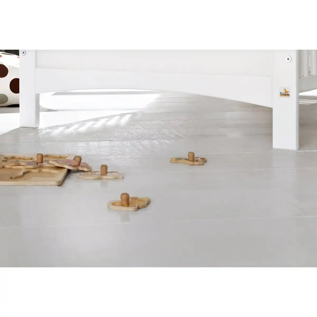 Kinderzimmer 'Florentina' extrabreit, inkl. extra breites Regal
4-teilig: Kinderbett, extra breite Wickelkommode inkl. Extra breites Regal, 2-türiger Kleiderschrank - HomeDesign Knaus