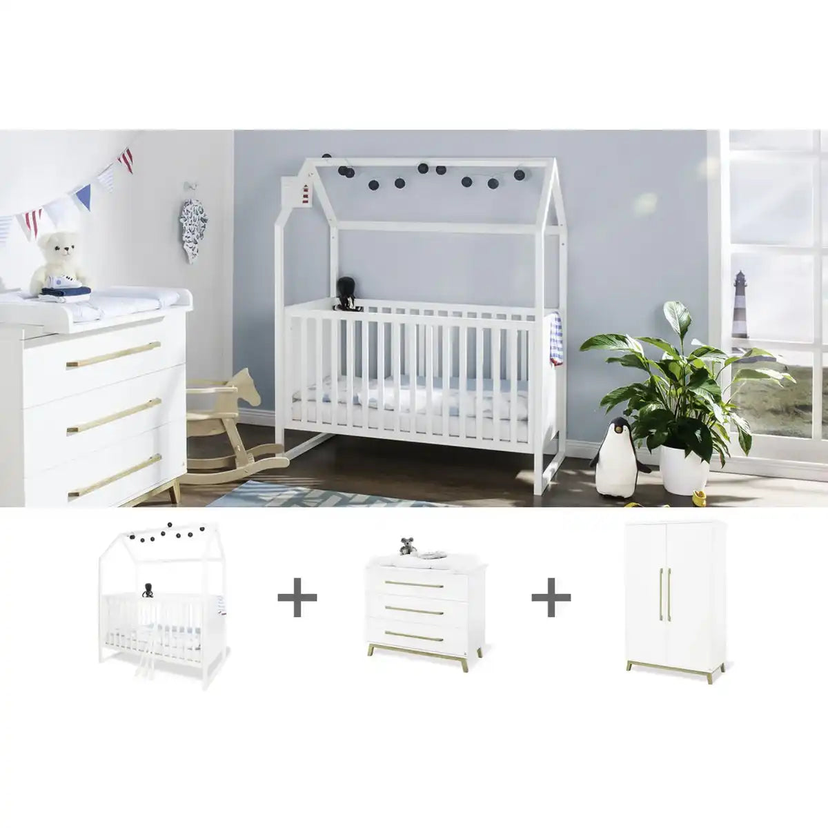 Kinderzimmer 'Hilda & Riva' breit, weiß
3-teilig: Hausbett, breite Wickelkommode, 2-türiger Kleiderschrank - HomeDesign Knaus