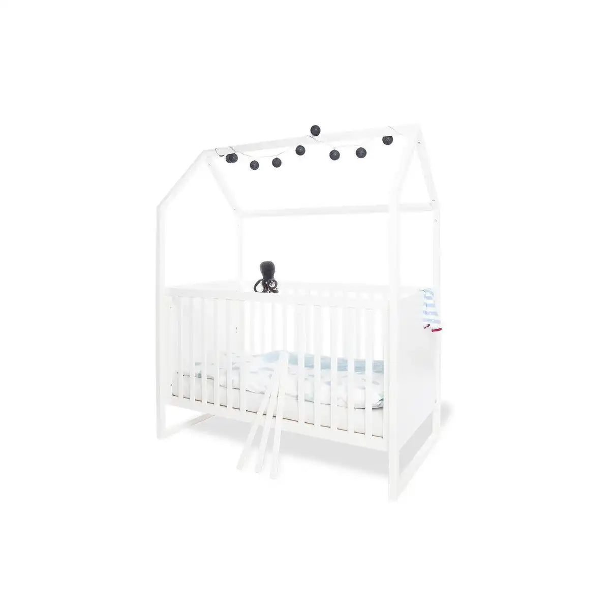 Kinderzimmer 'Hilda &Viktoria' breit, weiß3-teilig: Stubenbett, breite Wickelkommode, 2-türiger Kleiderschrank - HomeDesign Knaus