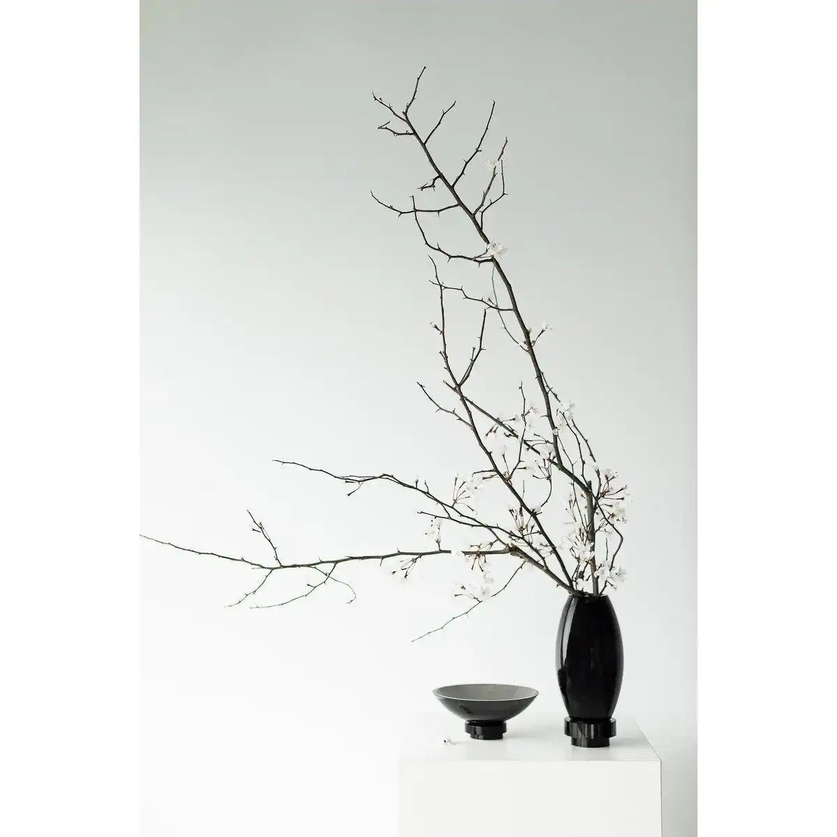 Kleine moderne Vase, innovatives Design, Rückseite aus hochwertigem Glas. RUD15ZW - HomeDesign Knaus