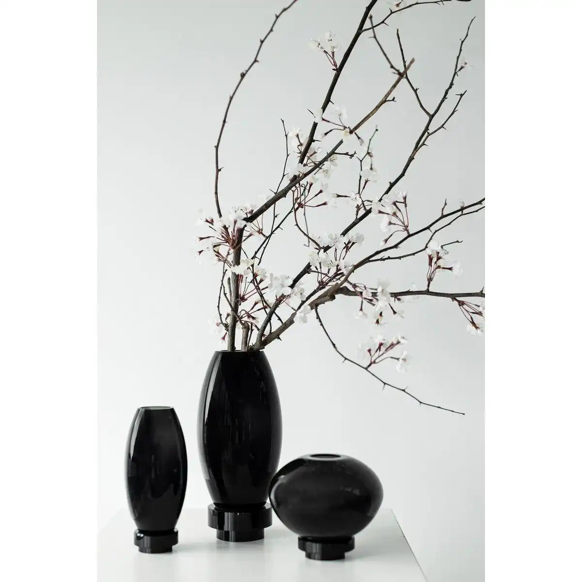 Kleine moderne Vase, innovatives Design, Rückseite aus hochwertigem Glas. RUD15ZW - HomeDesign Knaus