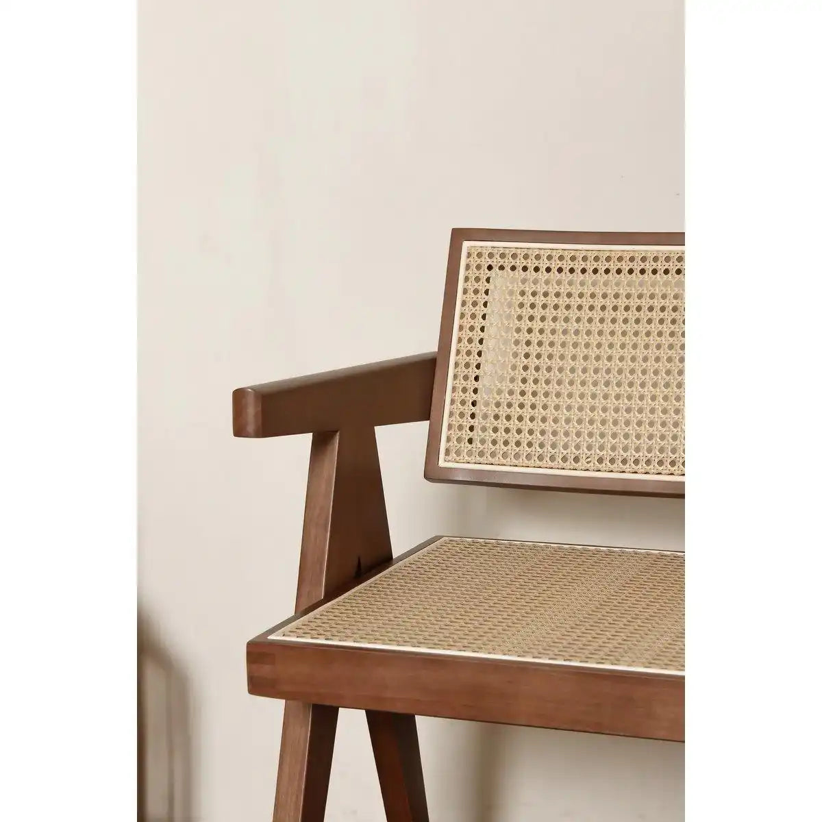 Luxuriöser Designstuhl Pierre Jeanneret in Walnussfarbe + Rattan, Top-Qualität - HomeDesign Knaus