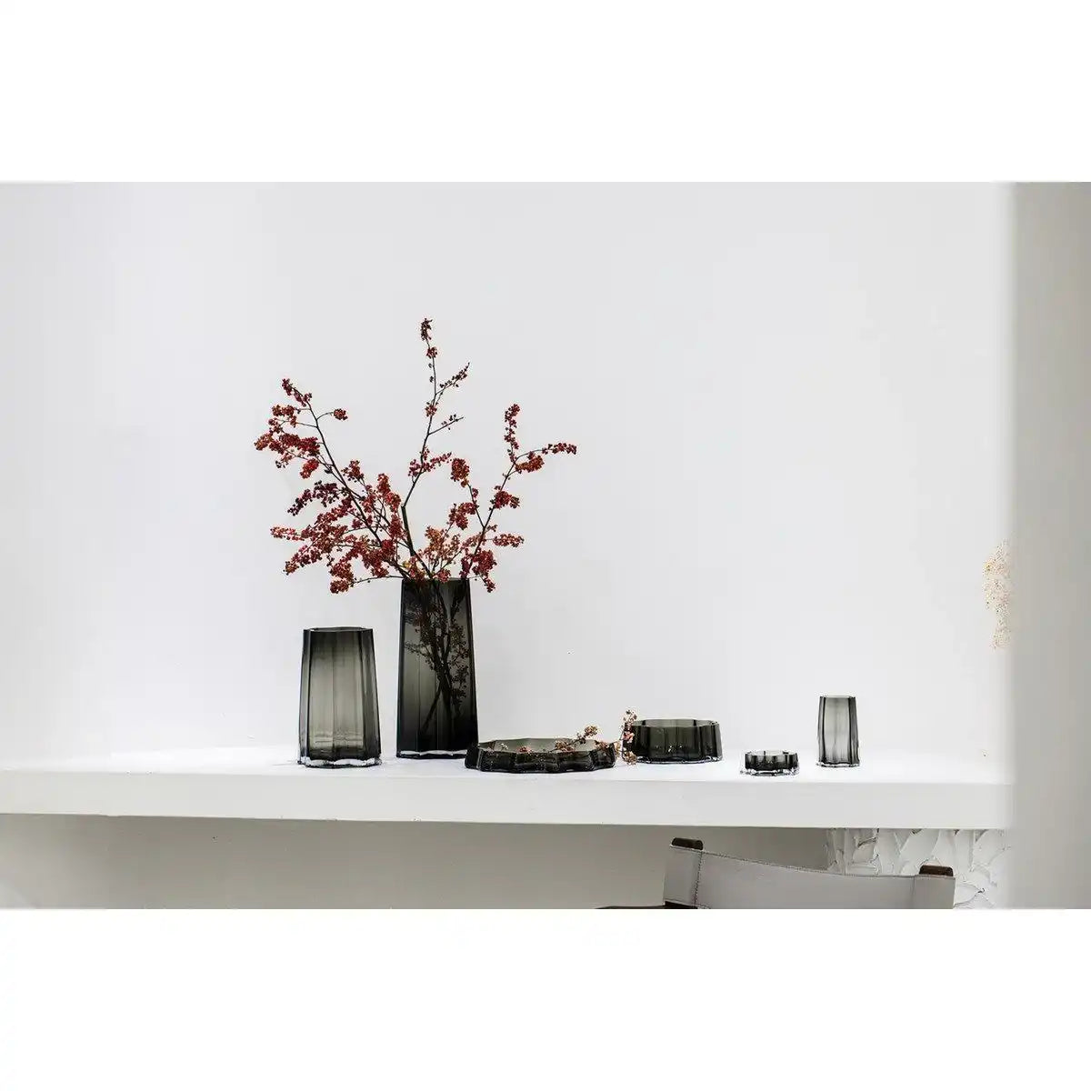 Modern-klassische, luxuriöse hohe Vase, stilvolles belgisches Design, LENOX 40 Grau - HomeDesign Knaus