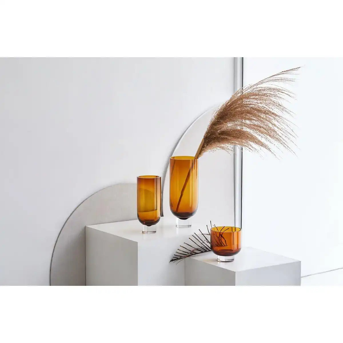 Moderne luxuriöse zylindrische Vase auf solidem Sockel, schlichtes Design, bernsteinfarben, OMA28AM - HomeDesign Knaus