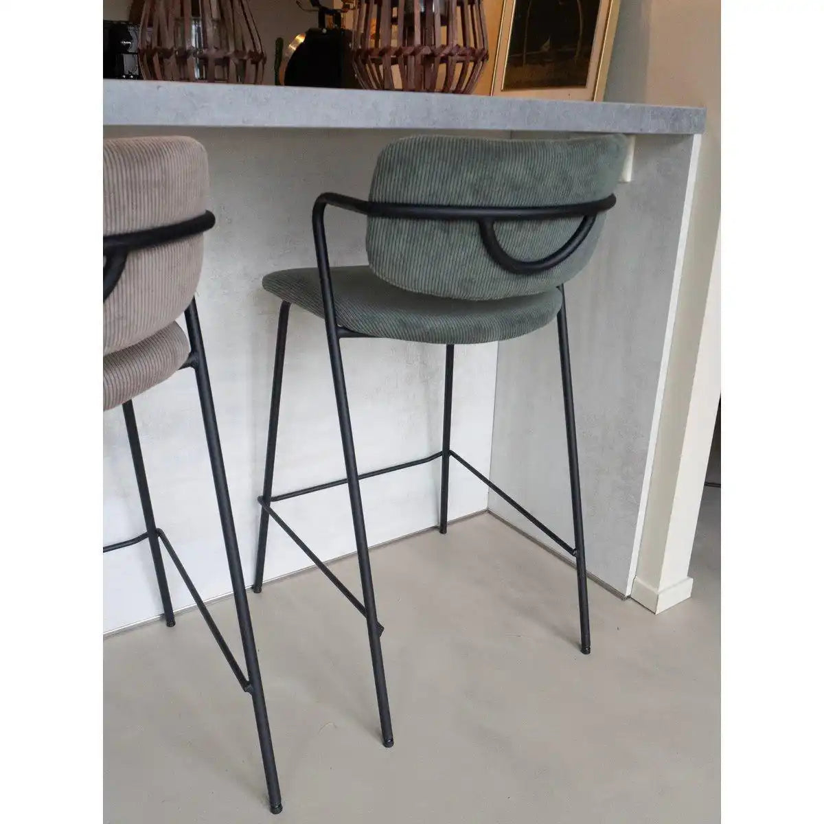 Nanet Barhocker – H91 cm – Samt – Dunkelgrün - HomeDesign Knaus