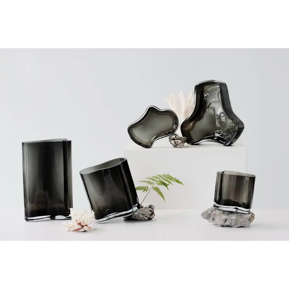 Neue moderne Designvase, inspiriert von CORAL und Aalto, COR13 grau - HomeDesign Knaus