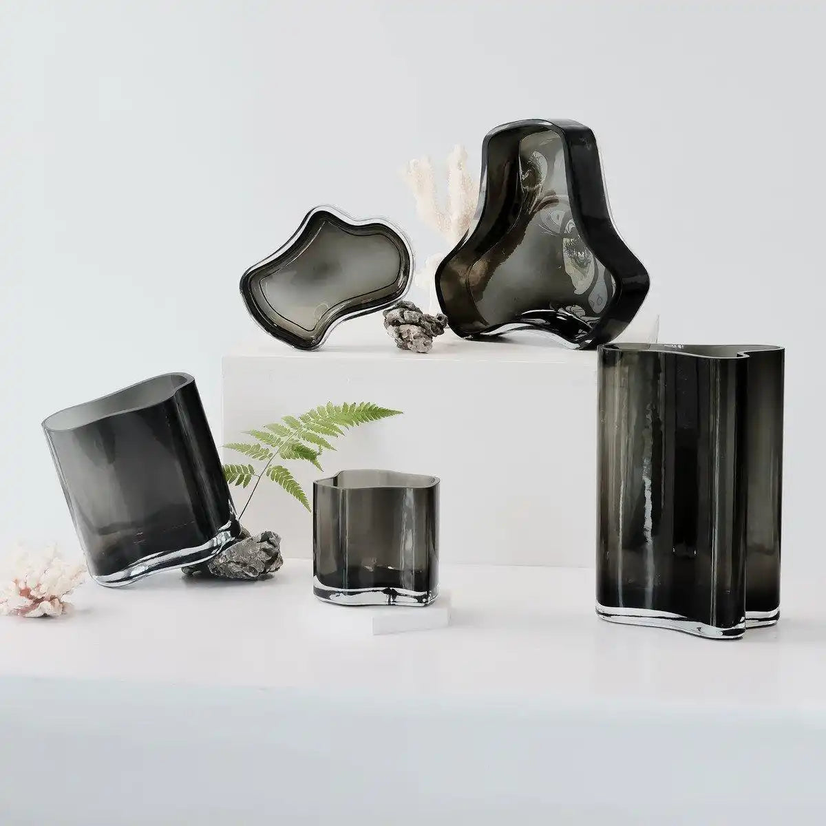 Neue moderne Designvase, inspiriert von CORAL und Aalto, COR13 grau - HomeDesign Knaus