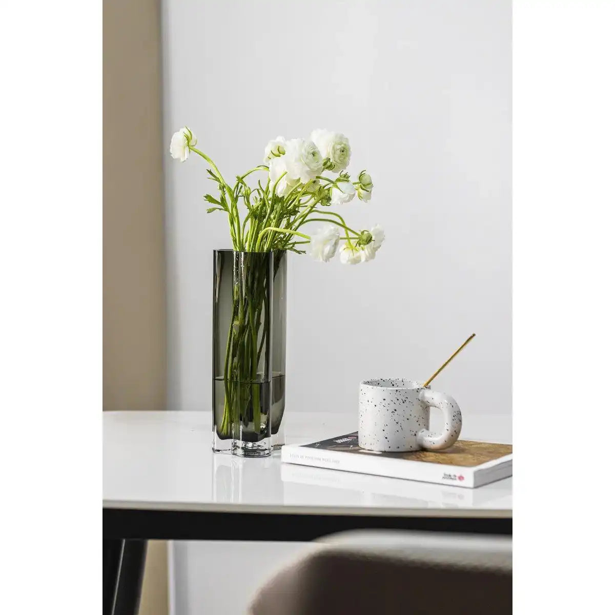Schlanke Vase im modernen Design, inspiriert von CORAL + Aalto, COR26GR - HomeDesign Knaus