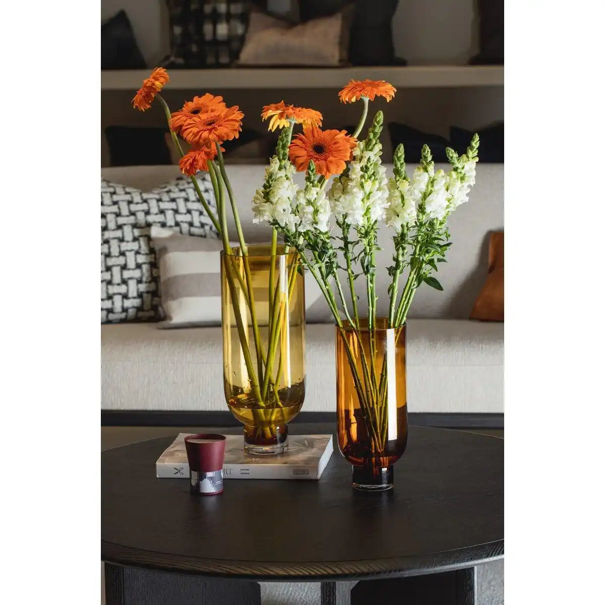 Schlichte moderne Glasvase, zylindrische Form auf festem Sockel, warmes Dunkelorange, OMAHA14AM - HomeDesign Knaus