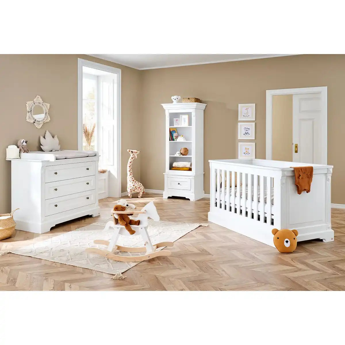 Starterset 'Emilia' breit
2-teilig: Kinderbett, breite Wickelkommode - HomeDesign Knaus