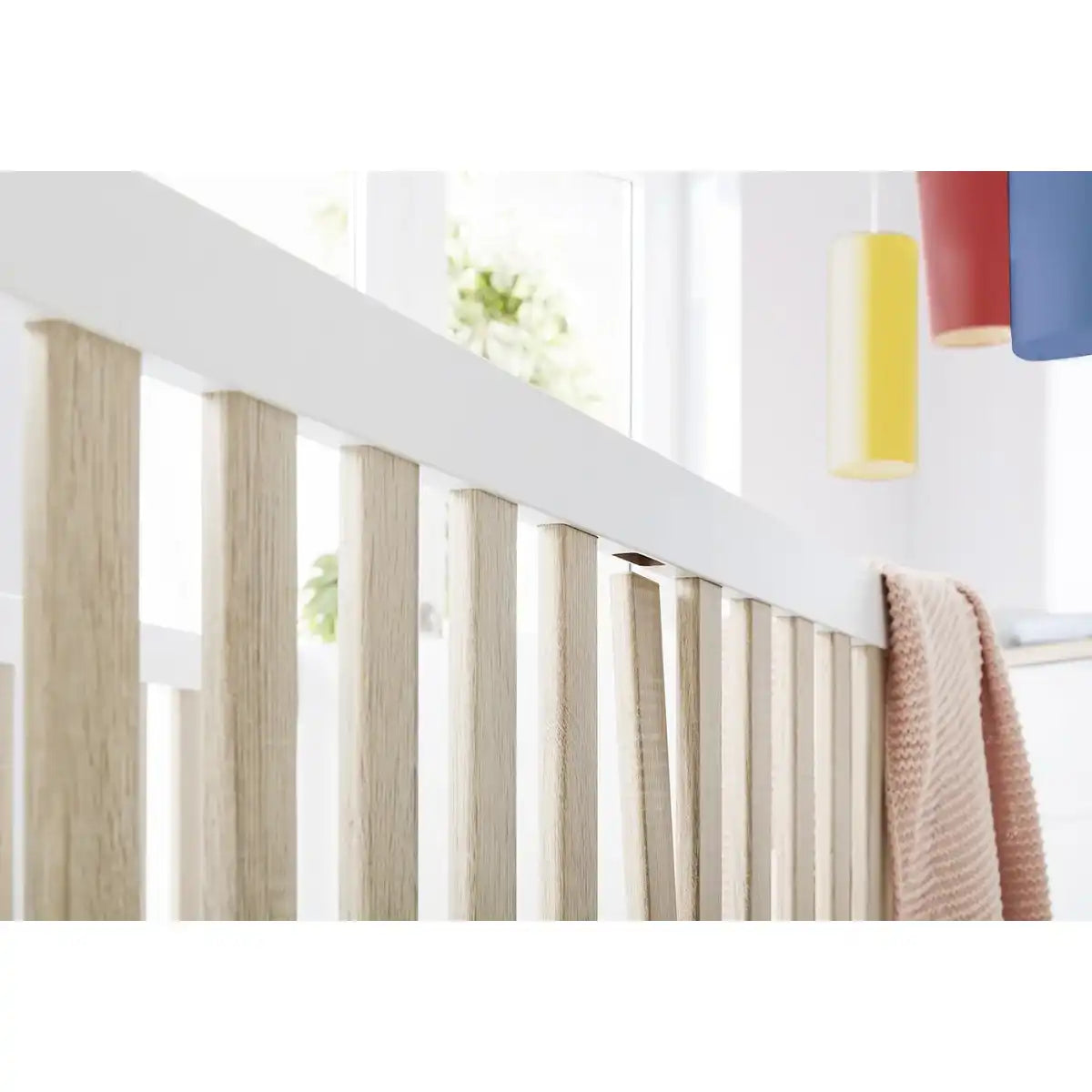Starterset 'Lumi' breit
2-teilig: Kinderbett, breite Wickelkommode - HomeDesign Knaus