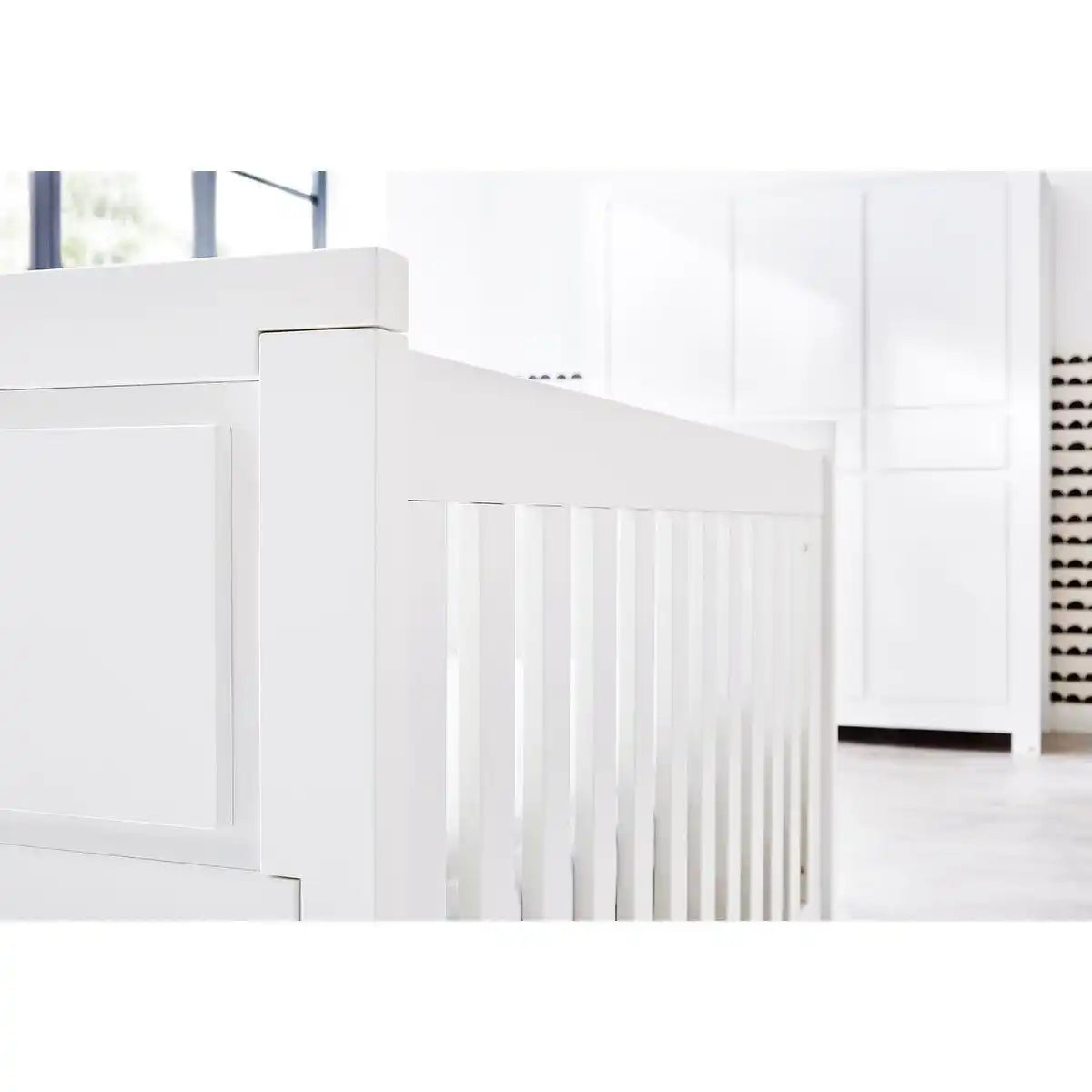 Starterset 'Milk' extrabreit
2-teilig: Kinderbett, extra breite Wickelkommode - HomeDesign Knaus