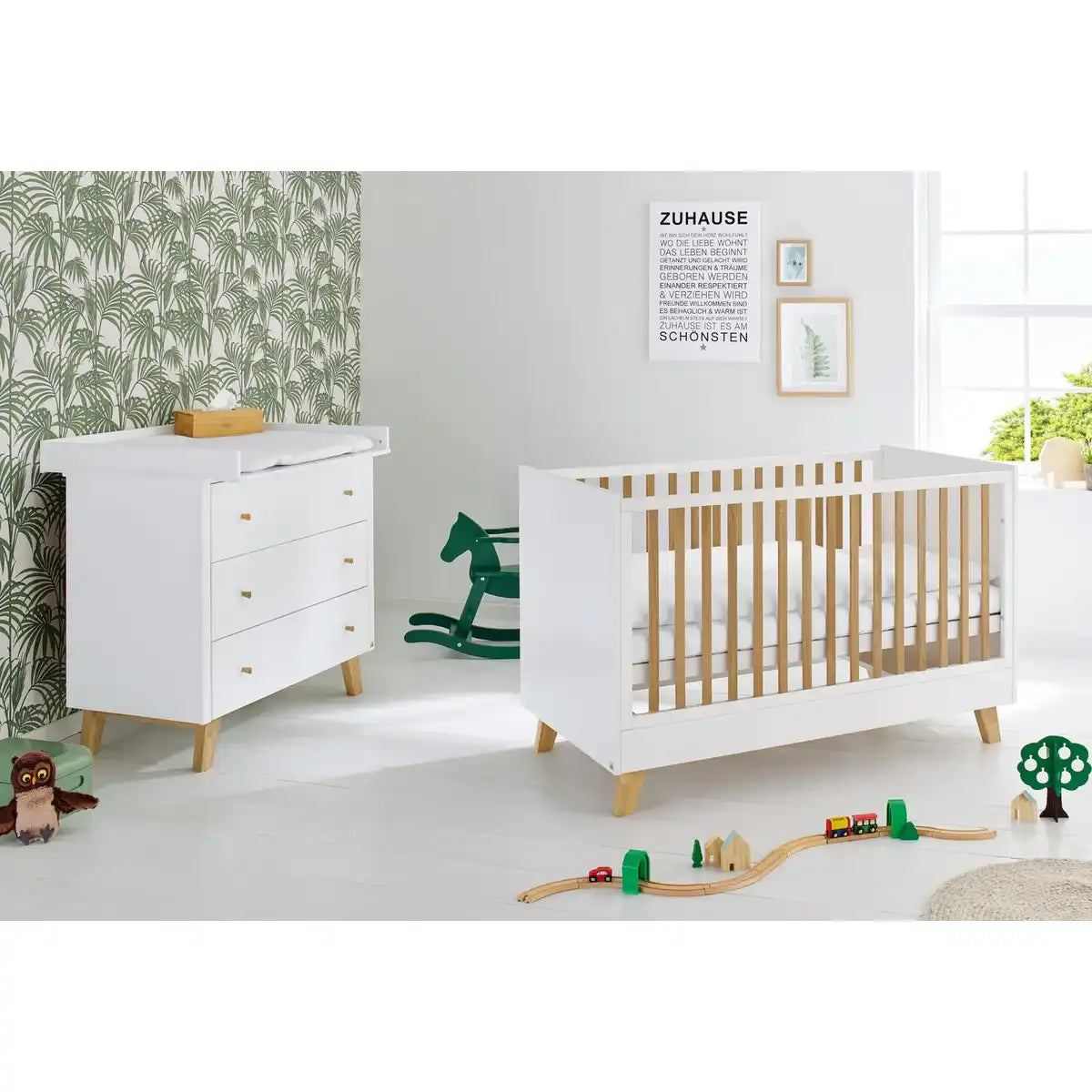 Starterset 'Pfanne' breit
2-teilig: Kinderbett, breite Wickelkommode - HomeDesign Knaus
