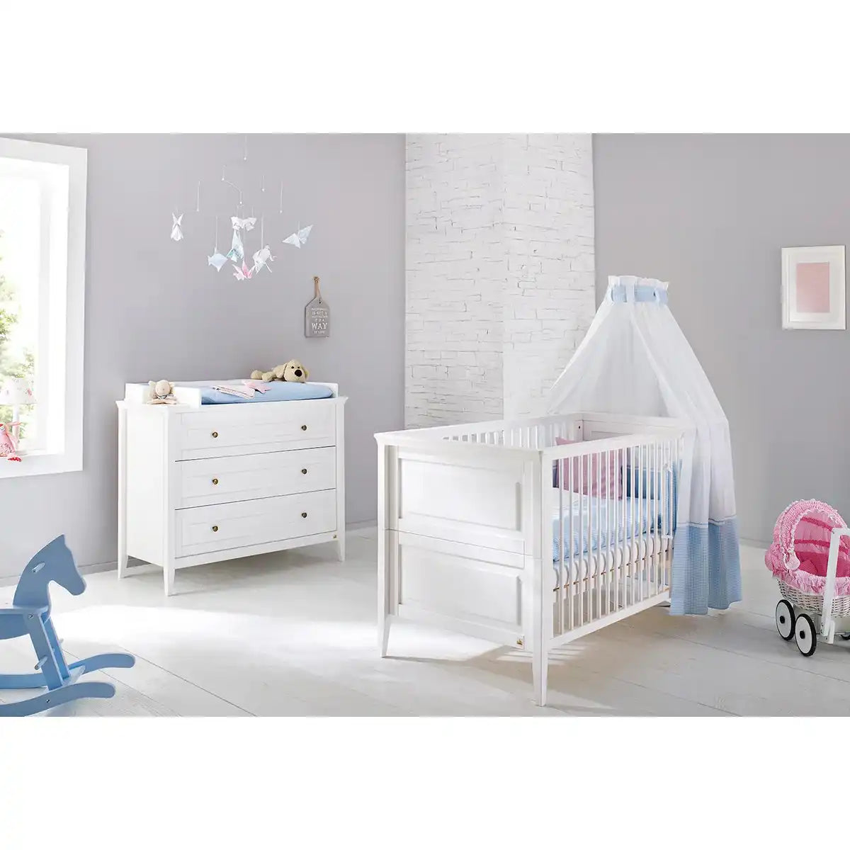 Starterset 'Smilla' breit
2-teilig: Kinderbett, breite Wickelkommode - HomeDesign Knaus